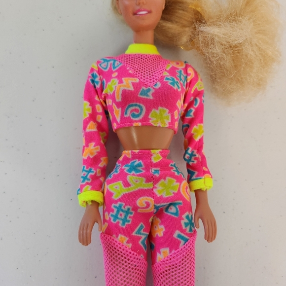 Vintage 1990s Blonde Barbie Doll Wearing Workin Out Outfit Clothes 90s - Picture 3 of 7